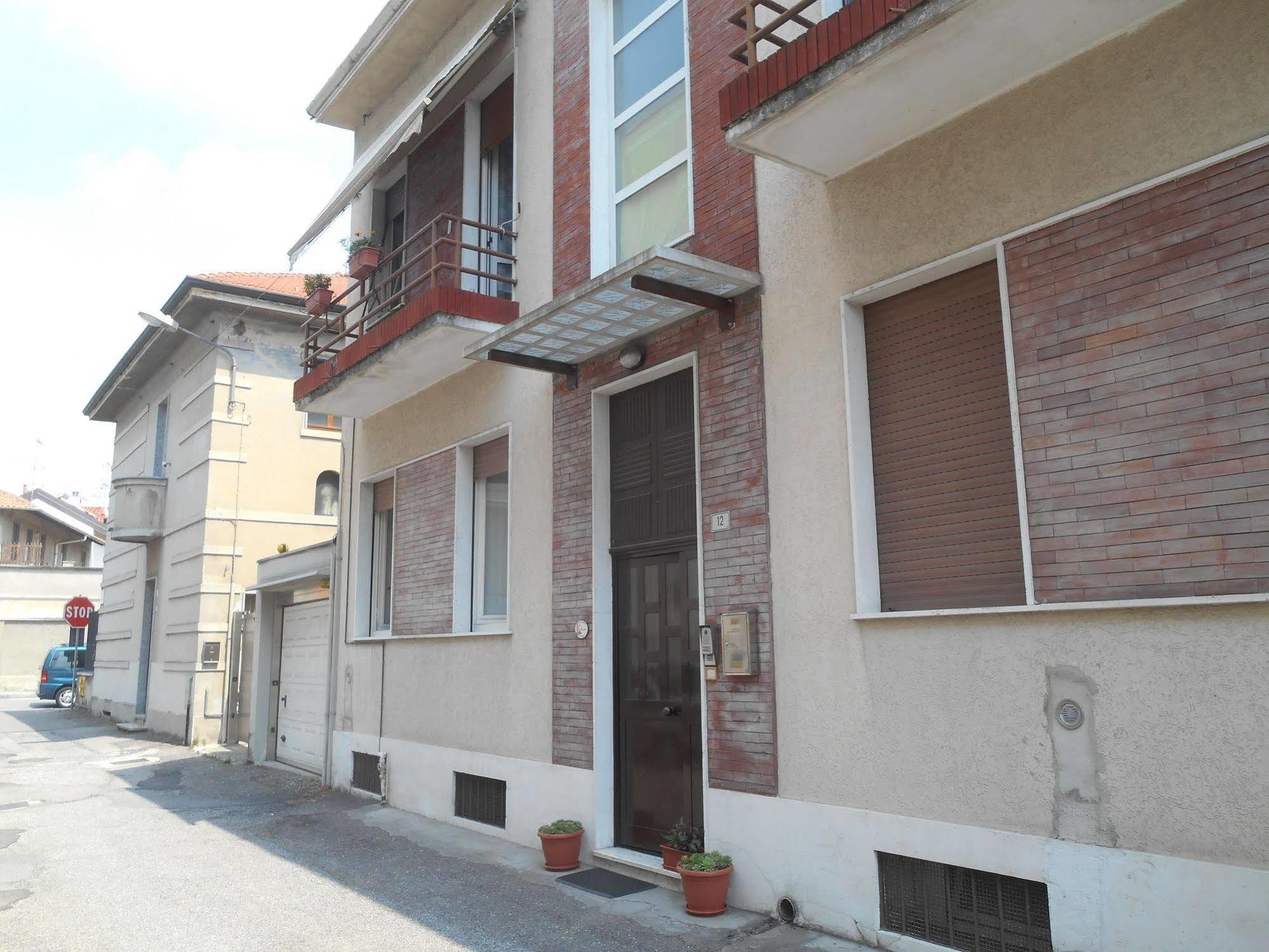 Le Rose Malpensa Bed & Breakfast Busto Arsizio Exterior photo